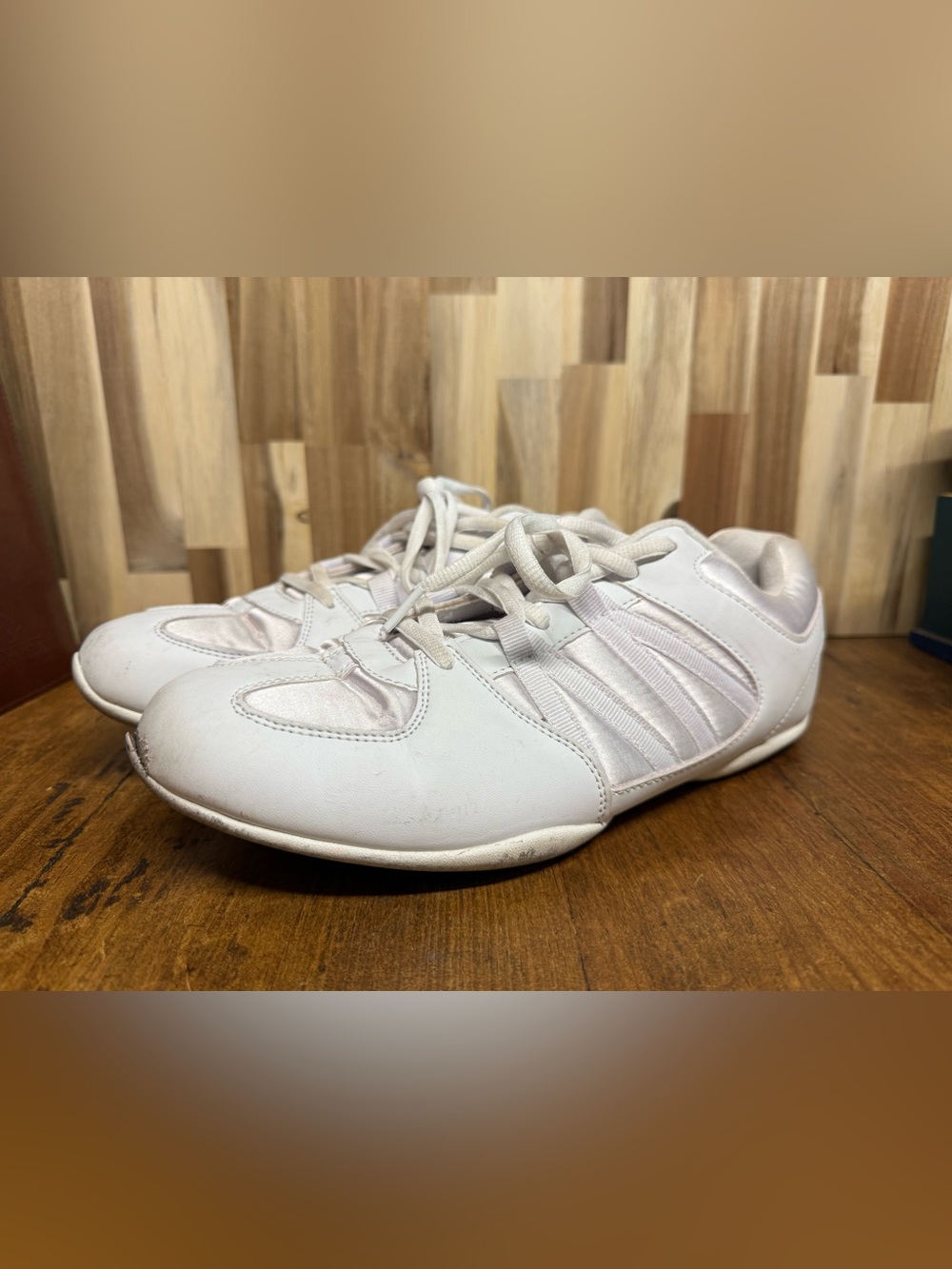 Fierce Feats Cheerleading Shoes Wm Size 9.5 White Athletic Performance Sneakers